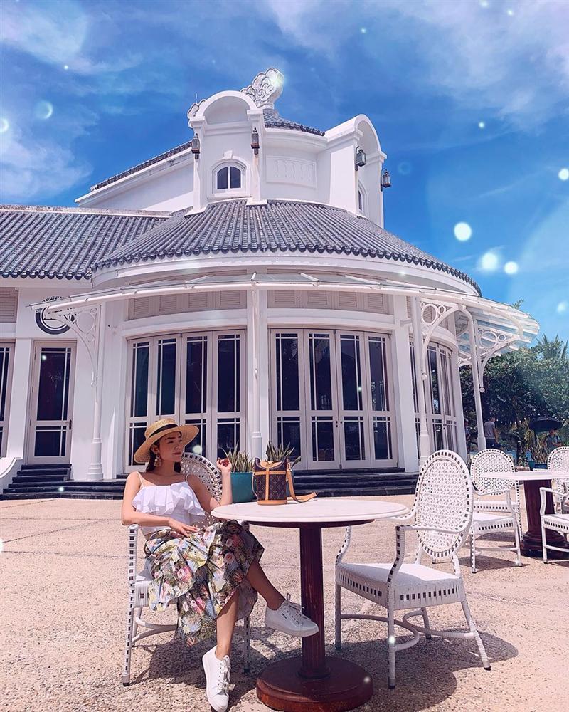 Gái 2 con Elly Trần diện bikini khoe đường cong sexy đến thiếu nữ còn phải ghen tỵ-8