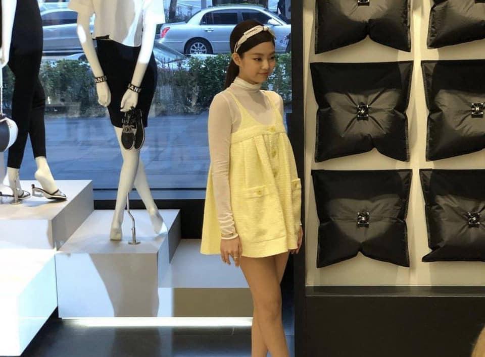 Hết thời con cưng của stylist, Jennie (Black Pink) gây ngán ngẩm với bộ trang phục chẳng khác nào quả cầu lông-1