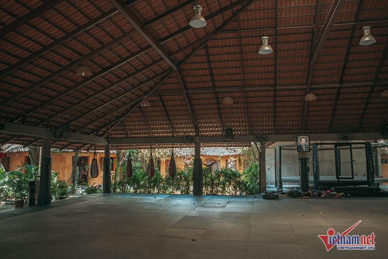 Rời showbiz, Johnny Trí Nguyễn sống bình yên trong võ đường rộng 1800m2-4