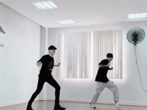 THẬT BẤT NGỜ: Không còn chém hoa quả, Đức Phúc giờ đây nhảy điêu luyện không kém vũ công