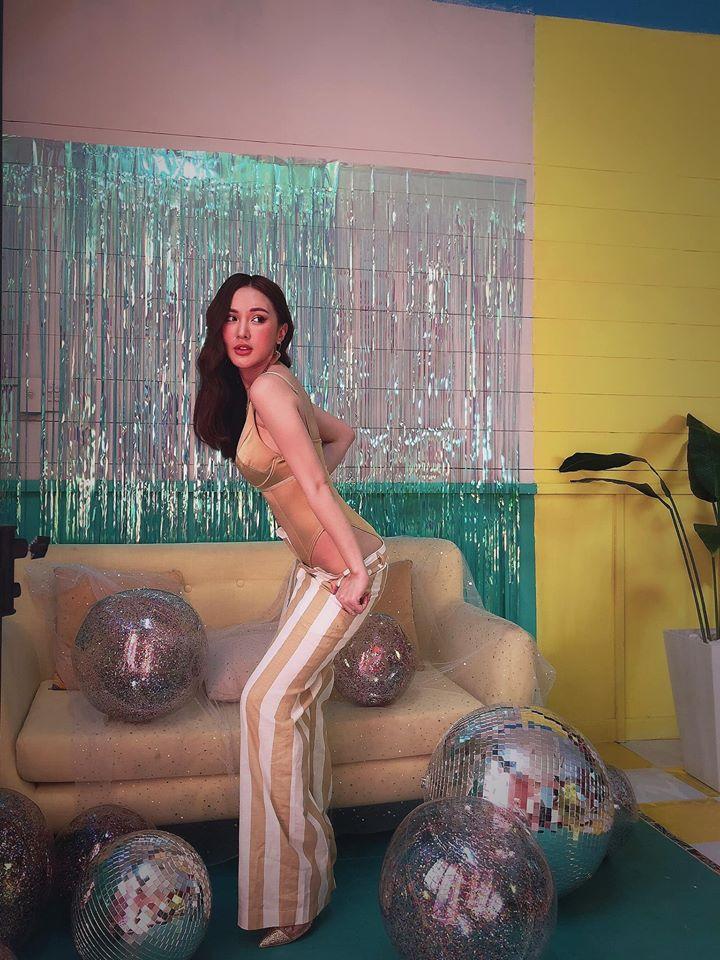 Đăng clip đón sinh nhật giản dị bên chiếc bánh kem, Tâm Tít vẫn nổi bần bật bởi vẻ đẹp chuẩn hotmom-2