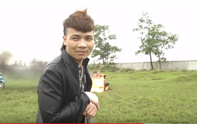 Công an vào cuộc vụ Khá Bảnh đốt xe máy 70 triệu để đổi xe điện rồi quay clip đăng tải trên facebook-1
