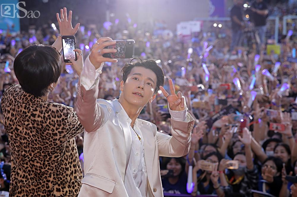 Tưởng hết thời, có ai ngờ đâu Super Junior vẫn chẳng khác nào ông hoàng trên thảm đỏ-3