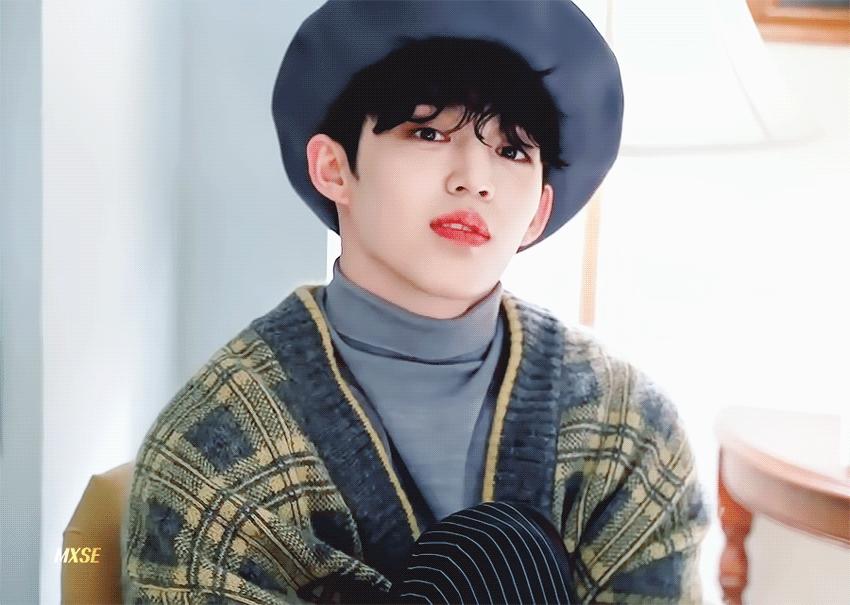 Chân dung chiếc áo khiến dàn nam thần Kpop kéo nhau đụng hàng chan chát dạo gần đây-3