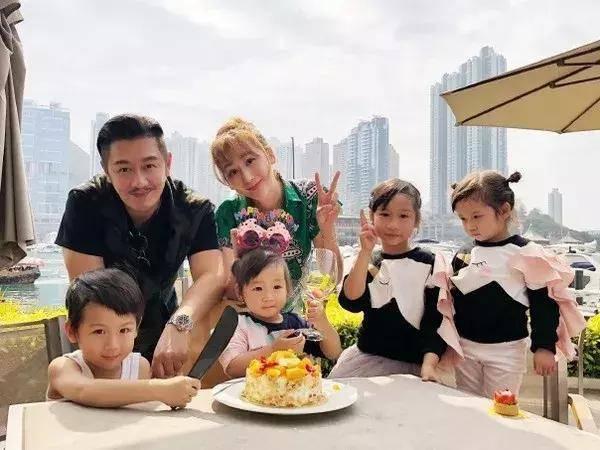 Á hậu được chồng tận tay chăm sóc vùng kín, 5 năm 4 lần rạch bụng đón con thơ-13