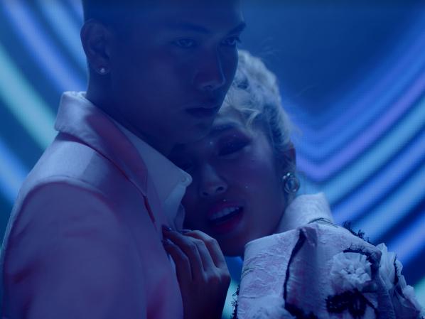 Câu lạc bộ MV Vpop trăm triệu view kết nạp thêm thành viên mới: cặp vợ chồng trẻ công khai tình cảm khi đã có con-6