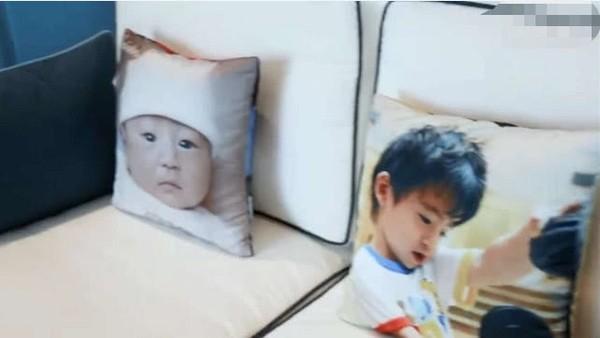 Hot: Trương Bá Chi vô tình làm lộ mặt con trai sơ sinh thứ ba-2