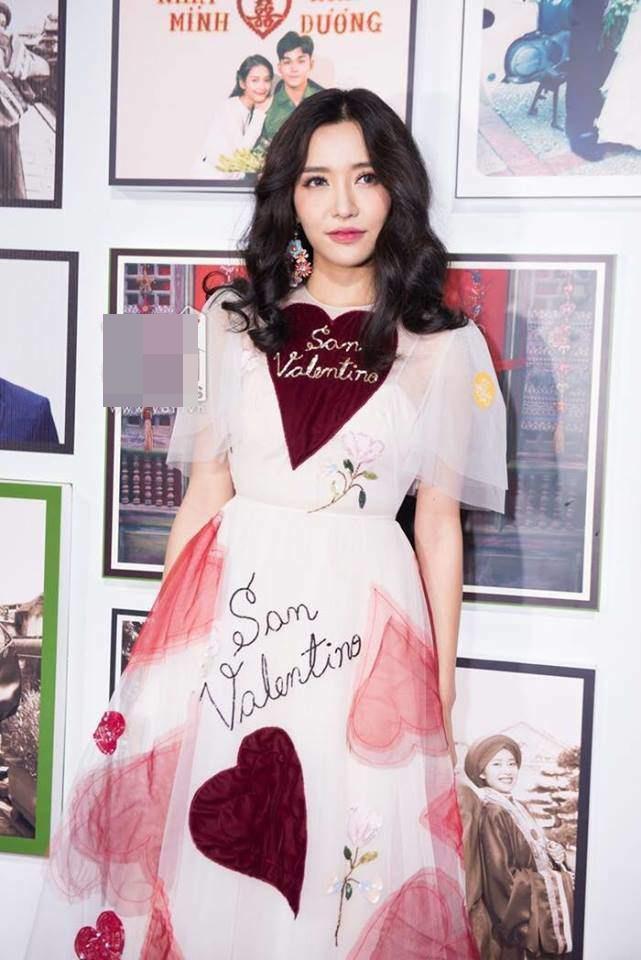 Lần đầu đụng hàng với chị đẹp Bích Phương, bạn gái Duy Mạnh lép vế vì trang điểm lẫn kiểu tóc già chát-6