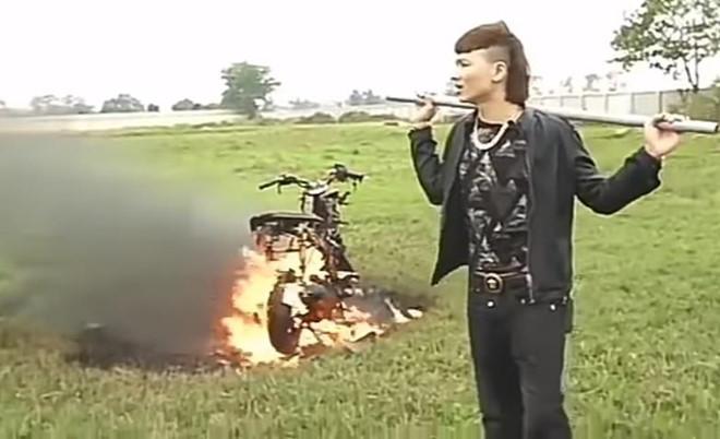 Lộ bằng chứng Khá Bảnh đốt xe để quảng cáo?-2