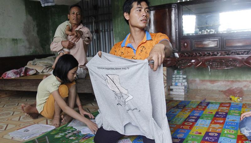 Chú ruột nữ sinh Hưng Yên: Tôi không cầm được nước mắt khi xem cháu bị lột quần áo-1