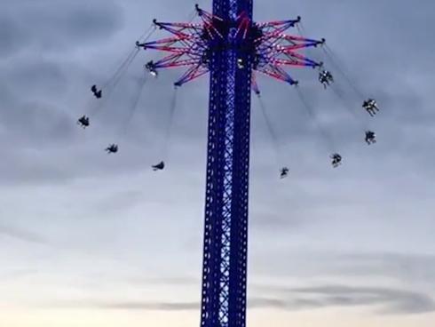 Rùng mình: Đứt xích đu sát mép vực, 2 cô gái rơi thẳng xuống dưới-2