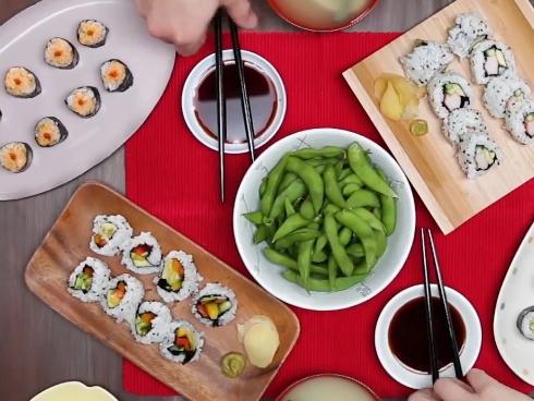 Sushi hải sản khổng lồ dài 10 m thách thức người ăn-1