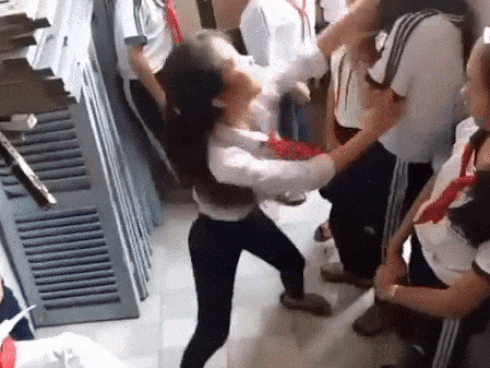 Ngoài vụ nữ sinh Hưng Yên bị đánh hội đồng đến hoảng loạn tinh thần, giới trẻ từng có muôn kiểu đánh nhau kinh thiên động địa