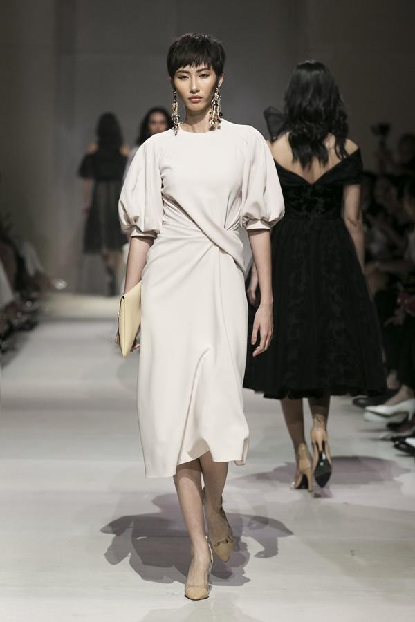 Cặp đôi bách hợp Kỳ Duyên - Minh Triệu khuấy đảo sàn catwalk khi cùng tranh vị trí vedette-11