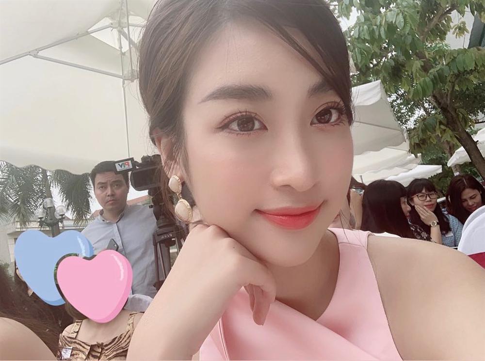 Tiếp tục triết lý tình - tiền nhưng thật may cho Ngọc Trinh khi không bị ném đá dữ dội như xưa-2