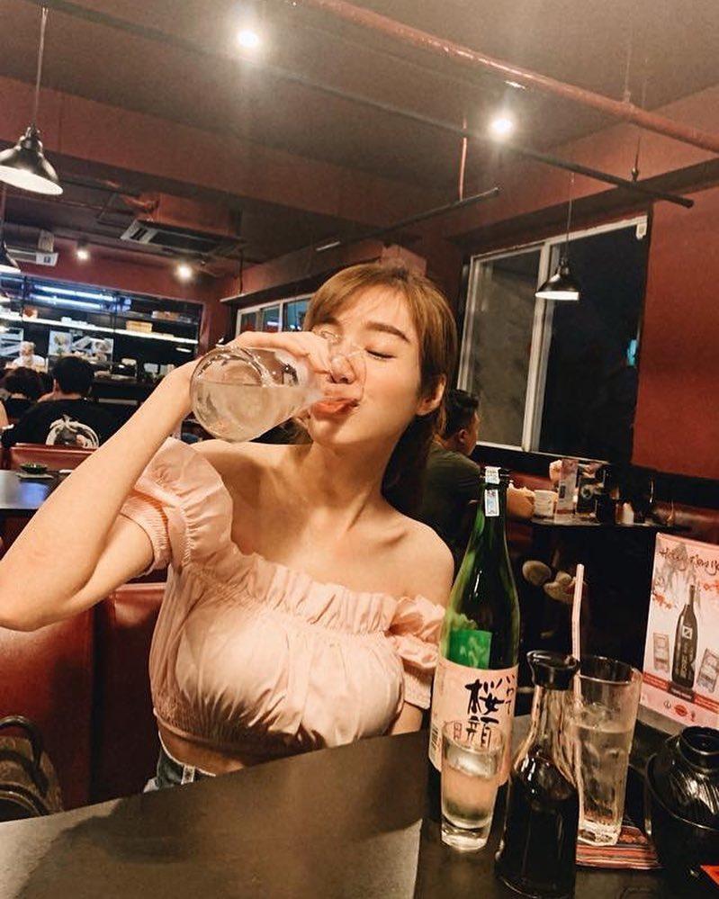 Tiếp tục triết lý tình - tiền nhưng thật may cho Ngọc Trinh khi không bị ném đá dữ dội như xưa-3