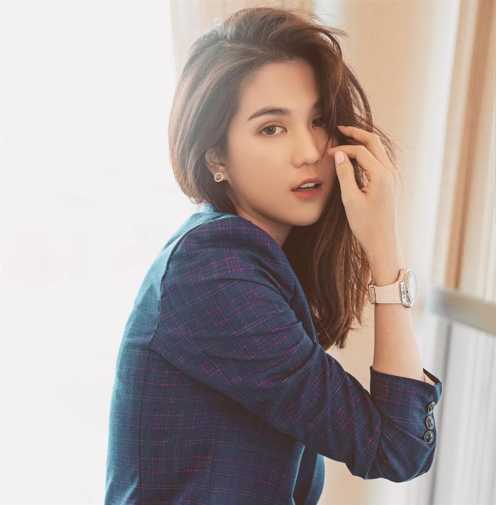 Tiếp tục triết lý tình - tiền nhưng thật may cho Ngọc Trinh khi không bị ném đá dữ dội như xưa-1