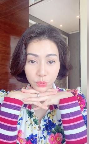 Tiếp tục triết lý tình - tiền nhưng thật may cho Ngọc Trinh khi không bị ném đá dữ dội như xưa-8