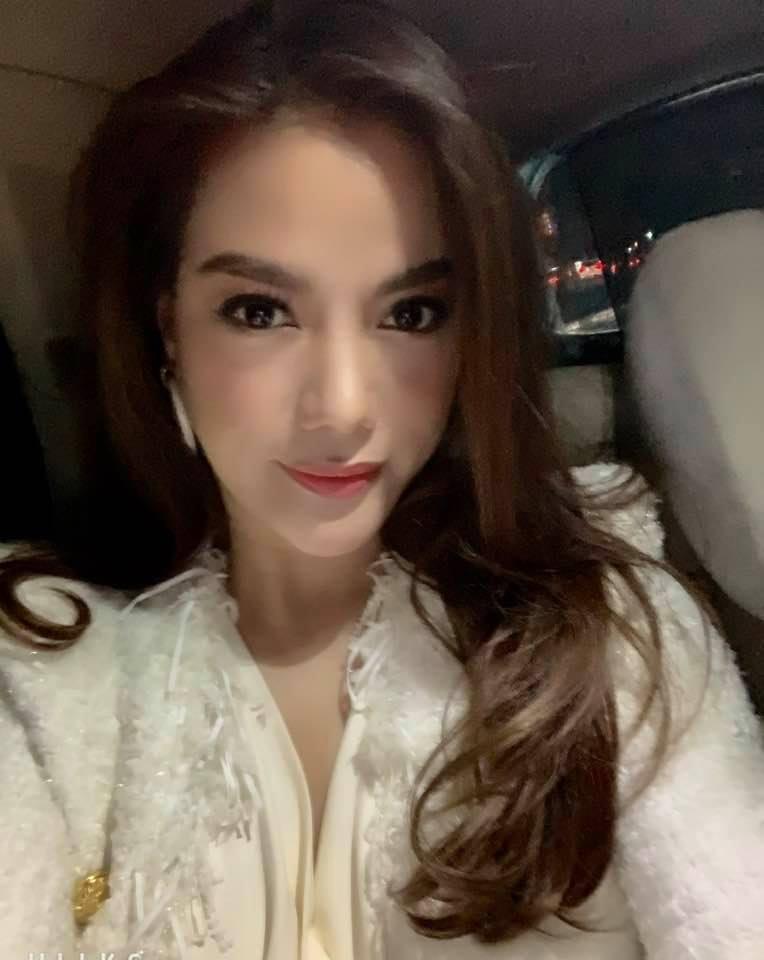 Tiếp tục triết lý tình - tiền nhưng thật may cho Ngọc Trinh khi không bị ném đá dữ dội như xưa-9