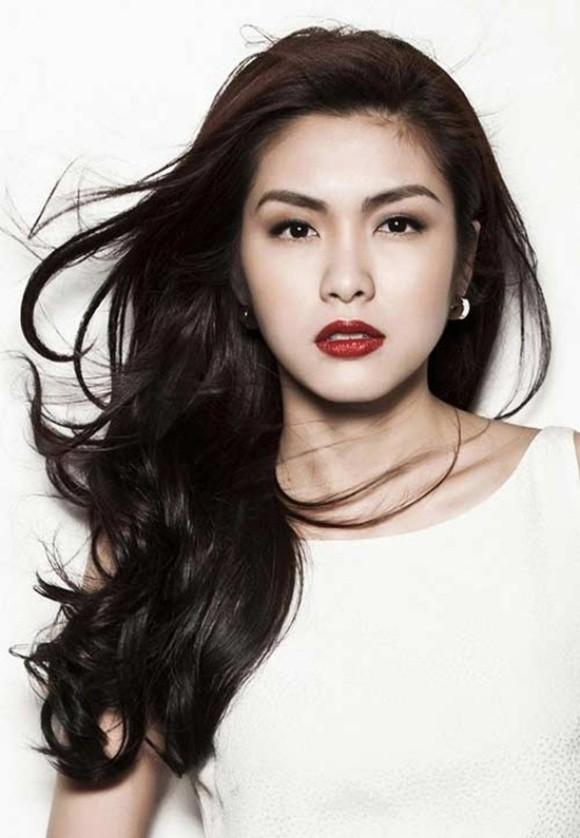 Cặp đôi chị em song Hà trùng tên trùng cả dáng khuôn mặt độc nhất vô nhị ở Vbiz-1