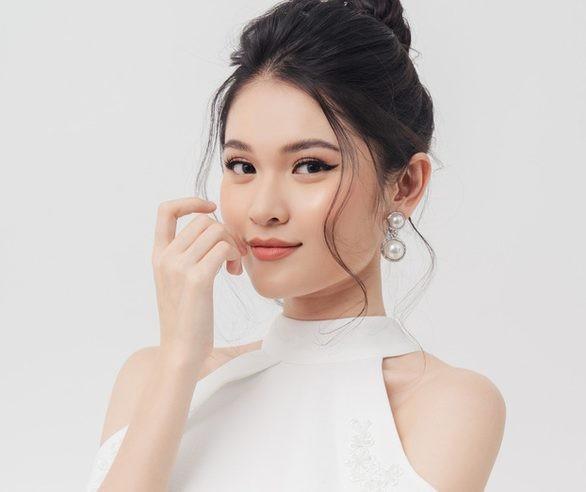 Cặp đôi chị em song Hà trùng tên trùng cả dáng khuôn mặt độc nhất vô nhị ở Vbiz-5