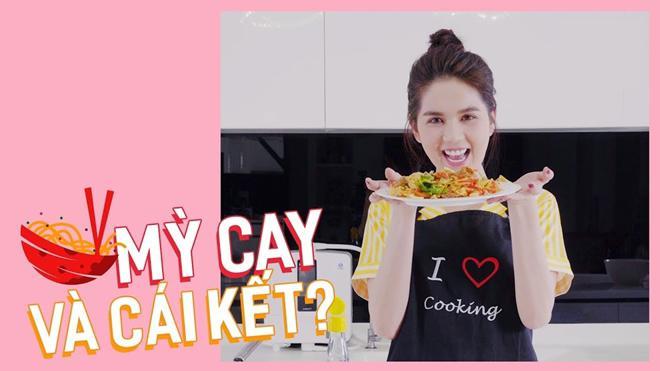 Tự tin làm món nào ngon món đó, Ngọc Trinh vào bếp khiến dân mạng chảy nước miếng-1