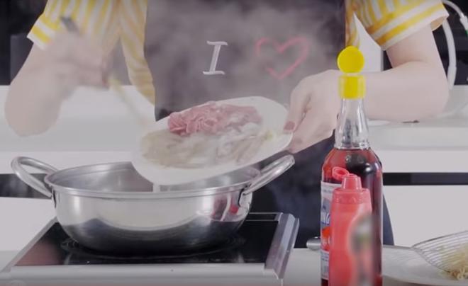 Tự tin làm món nào ngon món đó, Ngọc Trinh vào bếp khiến dân mạng chảy nước miếng-4