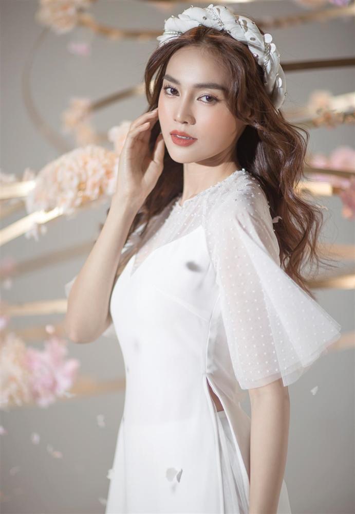 Mỹ nhân Việt bị chê bai diễn xuất: Người đổ lỗi cho đạo diễn, kẻ cầu xin khán giả đừng miệt thị-4