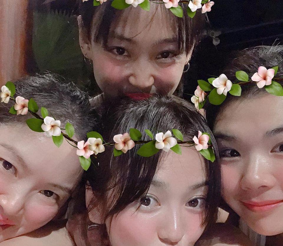 Song Hye Kyo chụp ảnh đáng yêu hết nấc bên hội bạn thân, thậm chí cả tiểu tam tin đồn cũng góp mặt-2