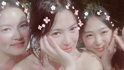 Song Hye Kyo chụp ảnh đáng yêu hết nấc bên hội bạn thân, thậm chí cả 'tiểu tam' tin đồn cũng góp mặt