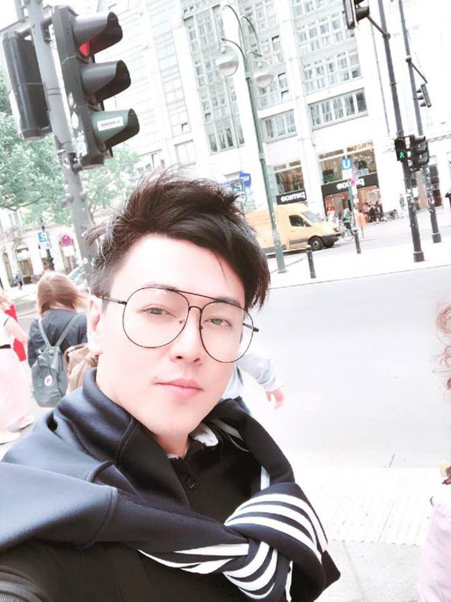 Tái xuất sau 5 năm bỏ bê vai trò MC, Tuấn Tú gây bất ngờ trước ngoại hình cực phẩm của người anh trai là ca sĩ-8