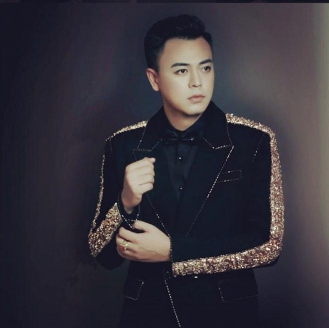 Tái xuất sau 5 năm bỏ bê vai trò MC, Tuấn Tú gây bất ngờ trước ngoại hình cực phẩm của người anh trai là ca sĩ-1