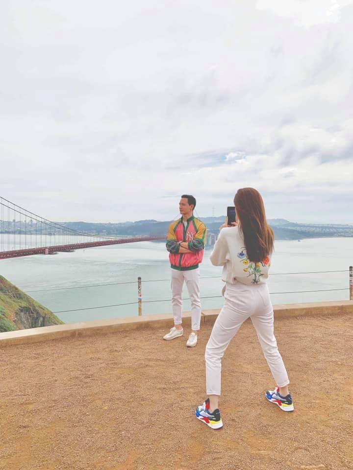 Kim Lý nhảy nhót lả lơi chốn đông người, Hồ Ngọc Hà dù thấy lố vẫn bỏ qua chỉ vì một chiếc áo-2