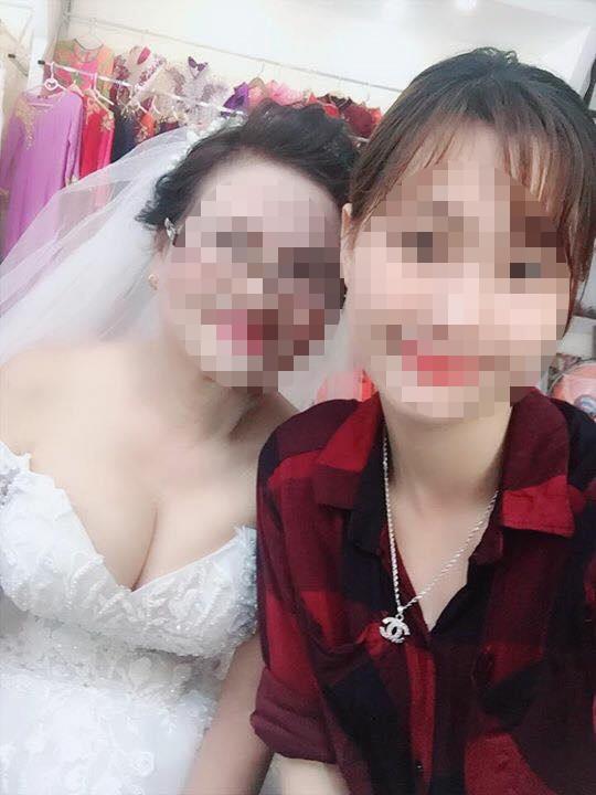 Xôn xao hình ảnh cô dâu 74 tuổi ăn mặc gợi cảm trong ngày cưới ở Nghệ An-3
