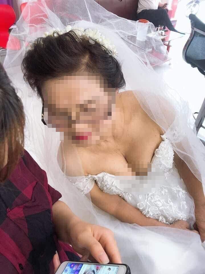 Xôn xao hình ảnh cô dâu 74 tuổi ăn mặc gợi cảm trong ngày cưới ở Nghệ An-2
