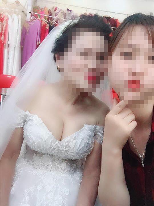 Xôn xao hình ảnh cô dâu 74 tuổi ăn mặc gợi cảm trong ngày cưới ở Nghệ An-4
