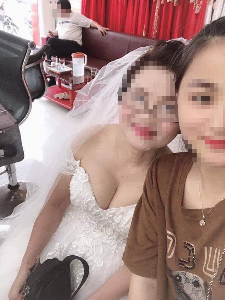 Xôn xao hình ảnh cô dâu 74 tuổi ăn mặc gợi cảm trong ngày cưới ở Nghệ An-5
