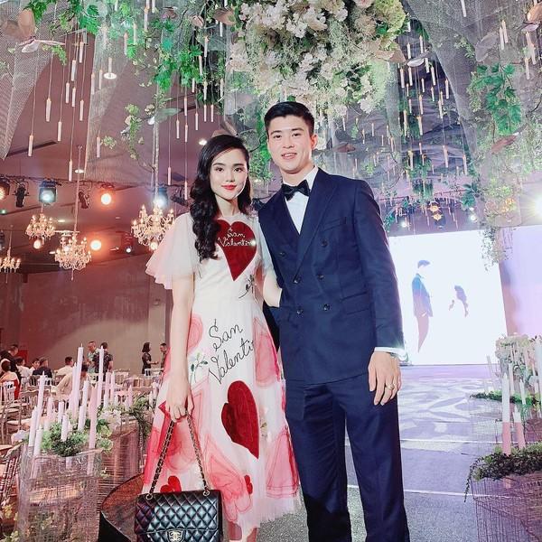 Trong khi bạn gái Duy Mạnh bị ‘vùi dập tơi tả’ thì người yêu Quang Hải lại nhận cơn mưa lời khen với style đi đám cưới thế này-3