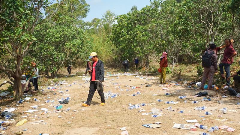 Dân nườm nượp tìm tiền, vàng sau vụ bắt sòng bạc khủng ở Gia Lai-2