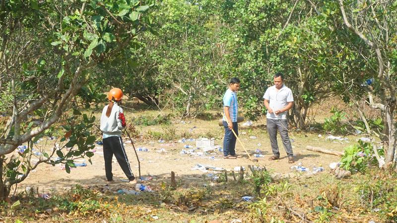 Dân nườm nượp tìm tiền, vàng sau vụ bắt sòng bạc khủng ở Gia Lai-8