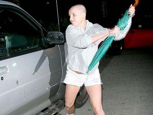 Miley Cyrus hào hứng hát theo hit 10 năm trước của Hannah Montana-1