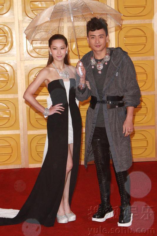 Tài tử một thời Huỳnh Tông Trạch khiến fan ngán ngẩm với phong cách thời trang ngày càng quái dị-11