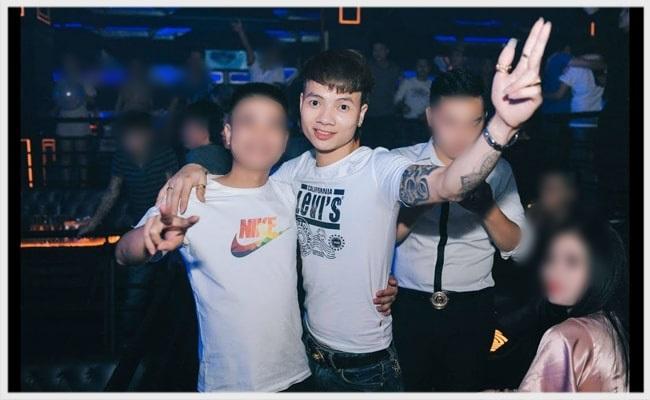 Không thể hiểu nổi vì sao kiểu thời trang quê mùa, mái tóc kỳ dị của Khá Bảnh lại trở thành trend giới trẻ-3