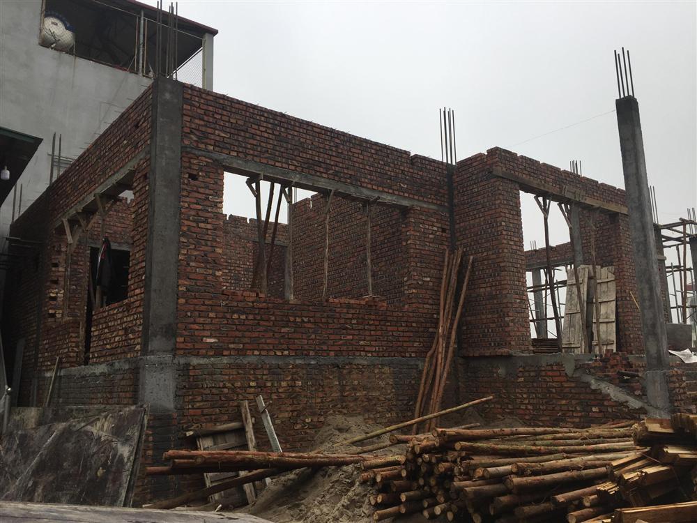 CHOÁNG VÁNG: Có đến 2 cô gái nhận là vợ Khá Bảnh khi công an ập vào bắt giữ-2