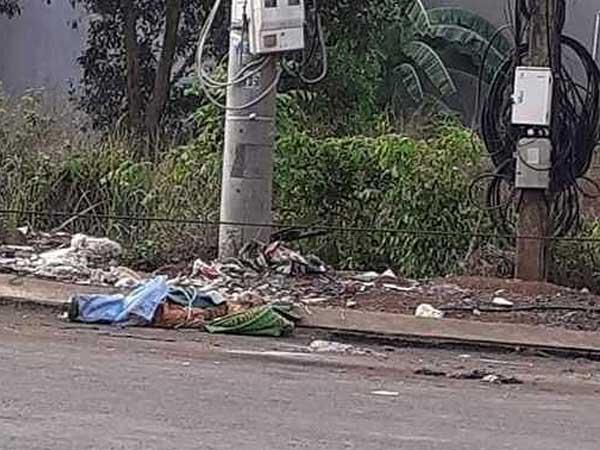 Kinh hoàng: Một thi thể người phụ nữ bị nhét trong bao tải-1