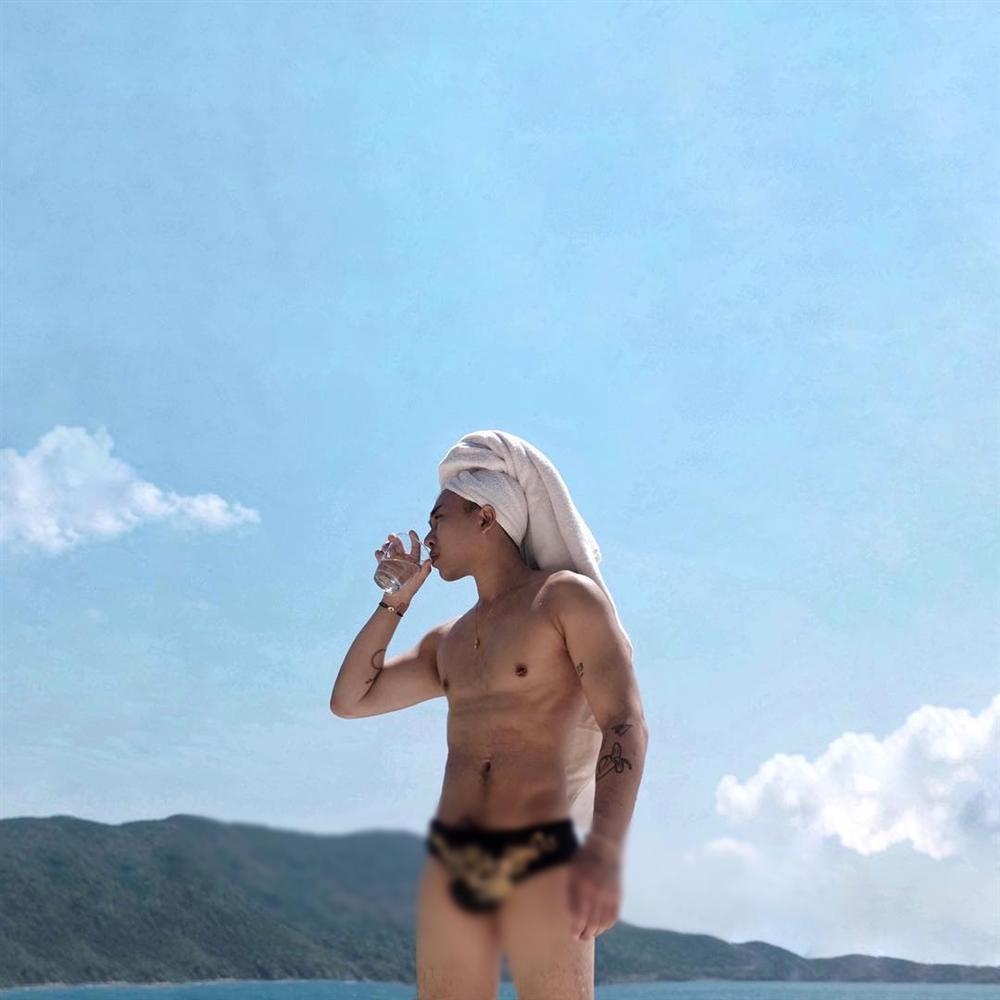 STREET STYLE giới trẻ: Jun Vũ - Han Sara đọ eo con kiến, Hoàng Ku khoe body mà fan chỉ chú ý vào nơi nhạy cảm-4