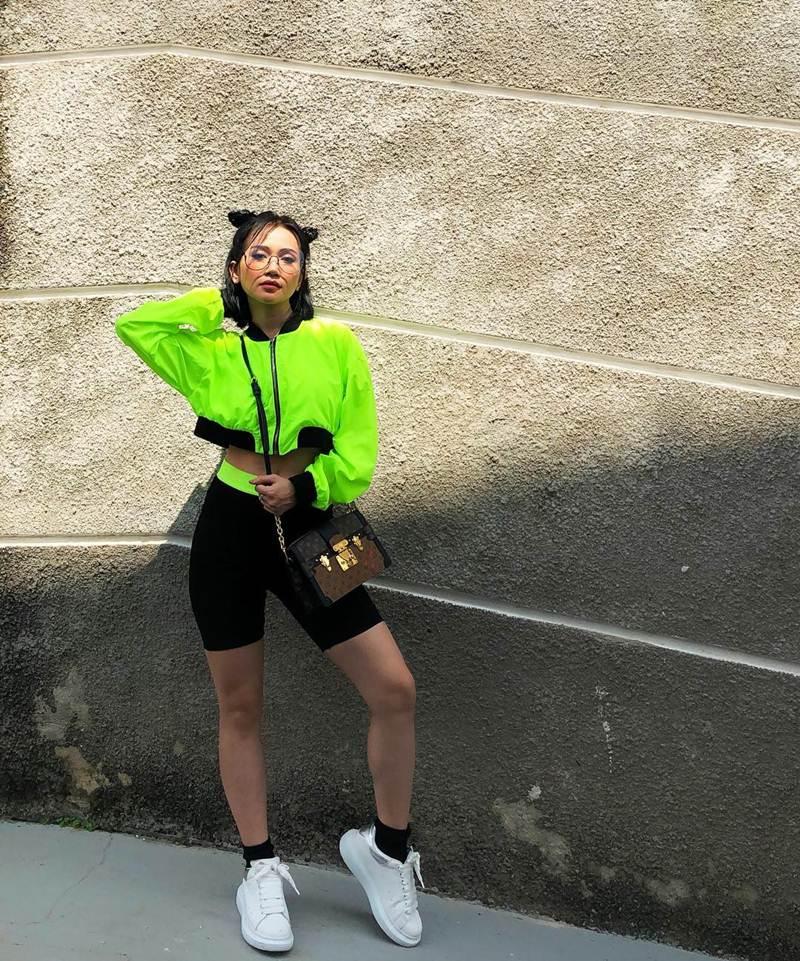 STREET STYLE giới trẻ: Jun Vũ - Han Sara đọ eo con kiến, Hoàng Ku khoe body mà fan chỉ chú ý vào nơi nhạy cảm-8