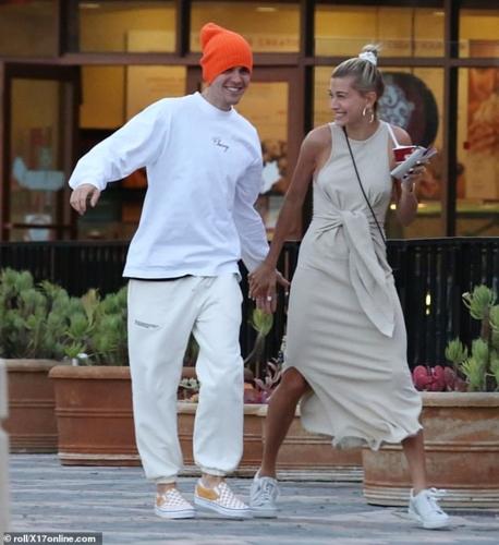 Justin Bieber khoe ảnh bà xã Hailey Baldwin đi khám thai-4