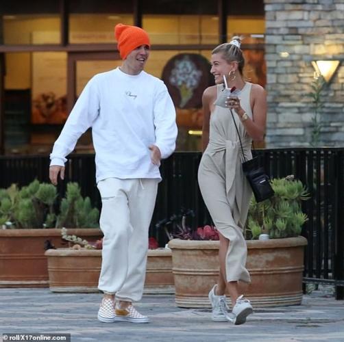 Justin Bieber khoe ảnh bà xã Hailey Baldwin đi khám thai-5