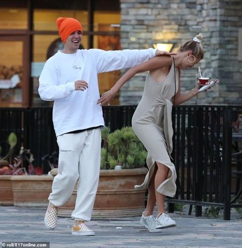 Justin Bieber khoe ảnh bà xã Hailey Baldwin đi khám thai-7